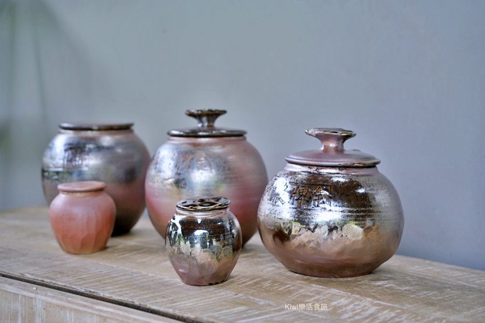 回嘉囉!嘉義旅遊推薦漫步雲端梅山太平雲梯周邊嘉義美食.嘉義景點巡禮x無二窯藝術空間x雲境山城x晉揚欣茶庄x蓋婭莊園 kiwi樂活食旅推薦嘉義景點.嘉義美食回嘉囉.嘉義旅遊推薦漫步雲端梅山太平雲梯周邊美食景點巡禮x無二窯藝術空間x雲境山城x晉揚欣茶庄x蓋婭莊園.嘉義小吃.嘉義太平雲梯景點.陶藝體驗.竹筒烤茶體驗.咖啡體驗.嘉義一日遊.嘉義兩日遊.梅山景點.梅山美食