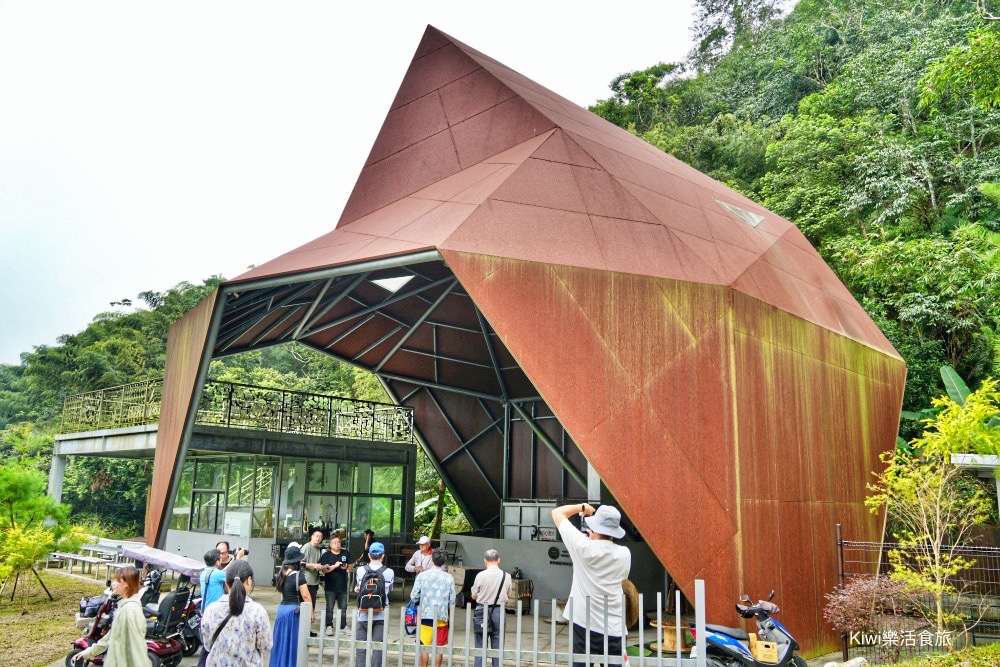 回嘉囉!嘉義旅遊推薦漫步雲端梅山太平雲梯周邊嘉義美食.嘉義景點巡禮x無二窯藝術空間x雲境山城x晉揚欣茶庄x蓋婭莊園 kiwi樂活食旅推薦嘉義景點.嘉義美食回嘉囉.嘉義旅遊推薦漫步雲端梅山太平雲梯周邊美食景點巡禮x無二窯藝術空間x雲境山城x晉揚欣茶庄x蓋婭莊園.嘉義小吃.嘉義太平雲梯景點.陶藝體驗.竹筒烤茶體驗.咖啡體驗.嘉義一日遊.嘉義兩日遊.梅山景點.梅山美食