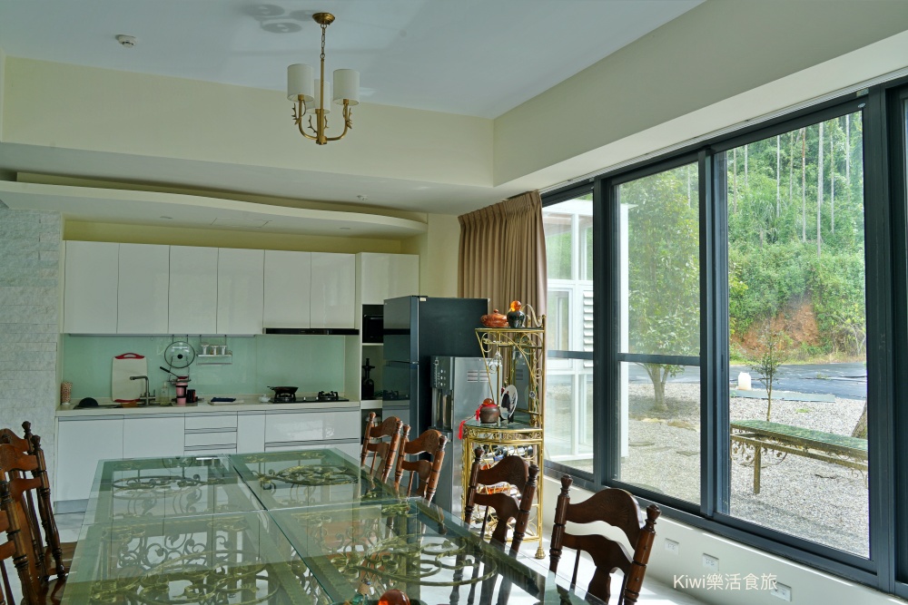 日月潭貓囒山會館|全台最大的夢幻玻璃屋民宿藏魚池,自然元素x愜意原野生活 kiwi樂活食旅部落客推薦日月潭貓囒山會館.日月潭民宿推薦.日月潭旅遊.日月潭景點.全台最大的夢幻玻璃屋民宿藏魚池,自然元素x愜意原野生活.魚池美食.魚池景點