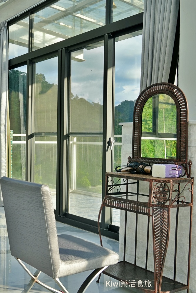 日月潭貓囒山會館|全台最大的夢幻玻璃屋民宿藏魚池,自然元素x愜意原野生活 kiwi樂活食旅部落客推薦日月潭貓囒山會館.日月潭民宿推薦.日月潭旅遊.日月潭景點.全台最大的夢幻玻璃屋民宿藏魚池,自然元素x愜意原野生活.魚池美食.魚池景點