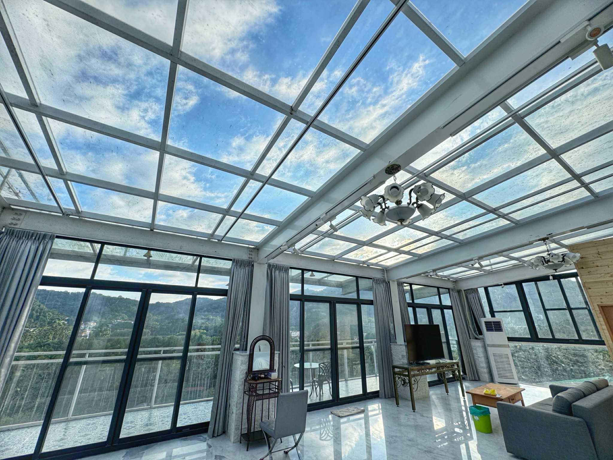 日月潭貓囒山會館|全台最大的夢幻玻璃屋民宿藏魚池,自然元素x愜意原野生活 kiwi樂活食旅部落客推薦日月潭貓囒山會館.日月潭民宿推薦.日月潭旅遊.日月潭景點.全台最大的夢幻玻璃屋民宿藏魚池,自然元素x愜意原野生活.魚池美食.魚池景點