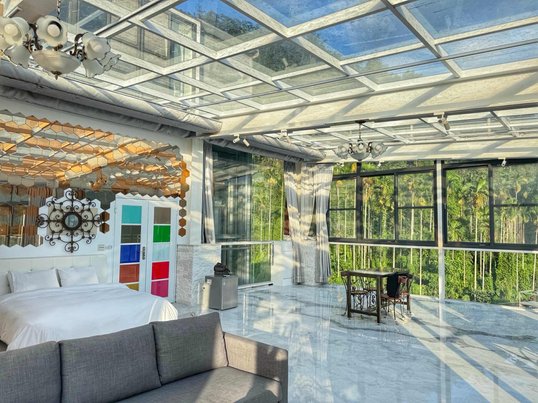 日月潭貓囒山會館｜全台最大的夢幻玻璃屋民宿藏魚池，自然元素x愜意原野生活