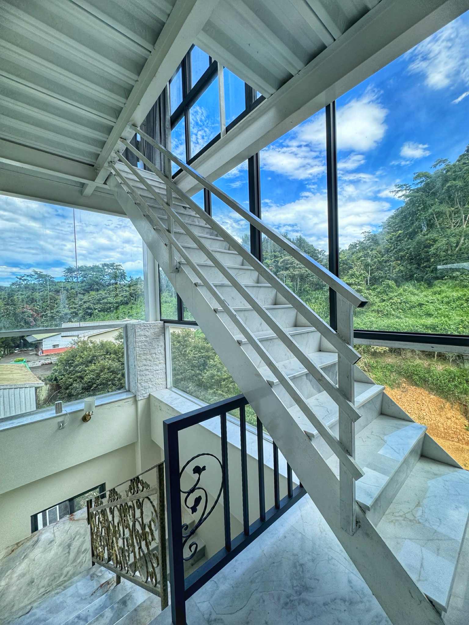 日月潭貓囒山會館|全台最大的夢幻玻璃屋民宿藏魚池,自然元素x愜意原野生活 kiwi樂活食旅部落客推薦日月潭貓囒山會館.日月潭民宿推薦.日月潭旅遊.日月潭景點.全台最大的夢幻玻璃屋民宿藏魚池,自然元素x愜意原野生活.魚池美食.魚池景點