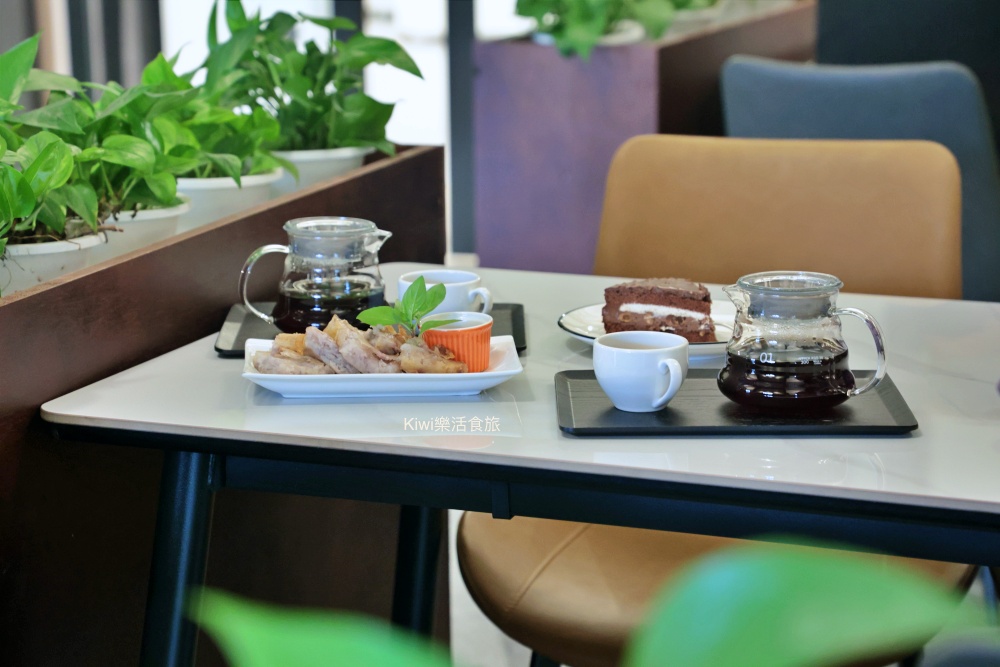 kiwi樂活食旅部落客推薦南投景點藍圖咖啡落羽松秘境.名間隱藏版庭園咖啡館.網美打卡景點.南投旅遊.南投景點.南投美食.名間美食.隱藏版咖啡