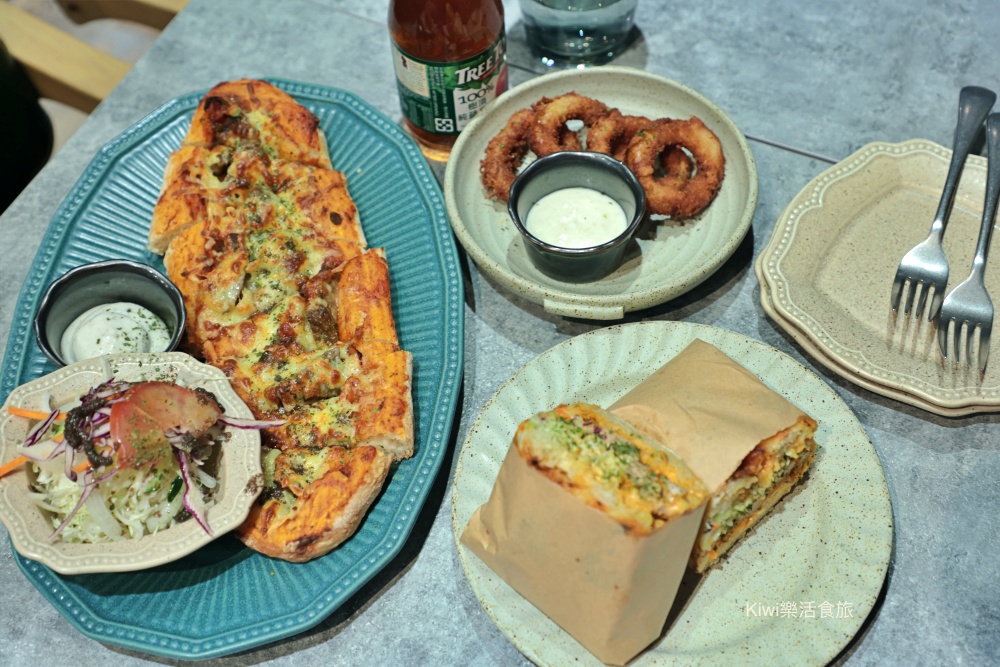 kiwi樂活食旅推薦台中北區波卡多納 BOKA DÖNER.台中必吃土耳其旋轉烤肉餐廳藏巷弄手工披薩.佛卡夏推薦CP值高餐點.寵物友善