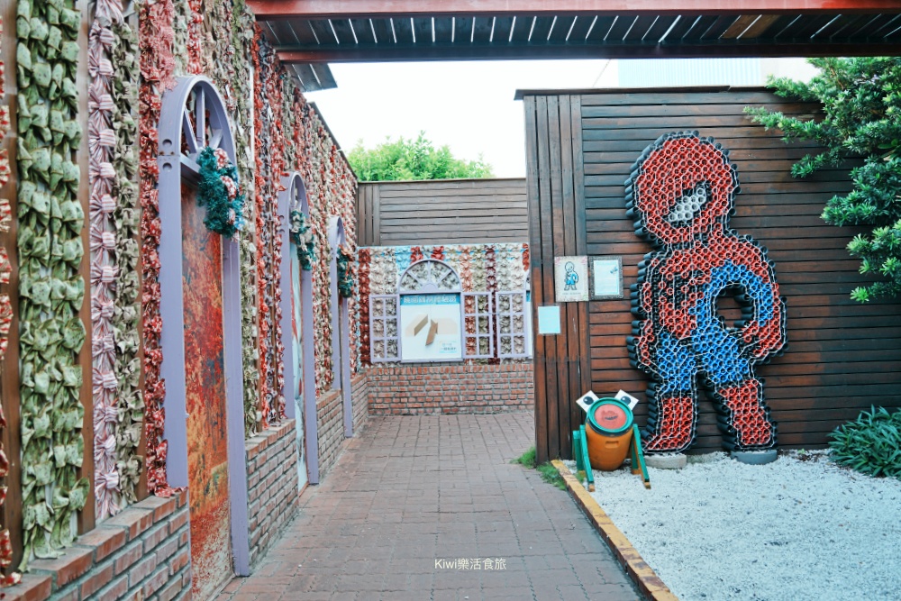 kiwi樂活食旅部落客推薦彰化鹿港緞帶王觀光工廠.彰化免費景點親子體驗DIY.夢幻緞帶隧道.童玩.互動專區.鹿港免費景點.鹿港美食