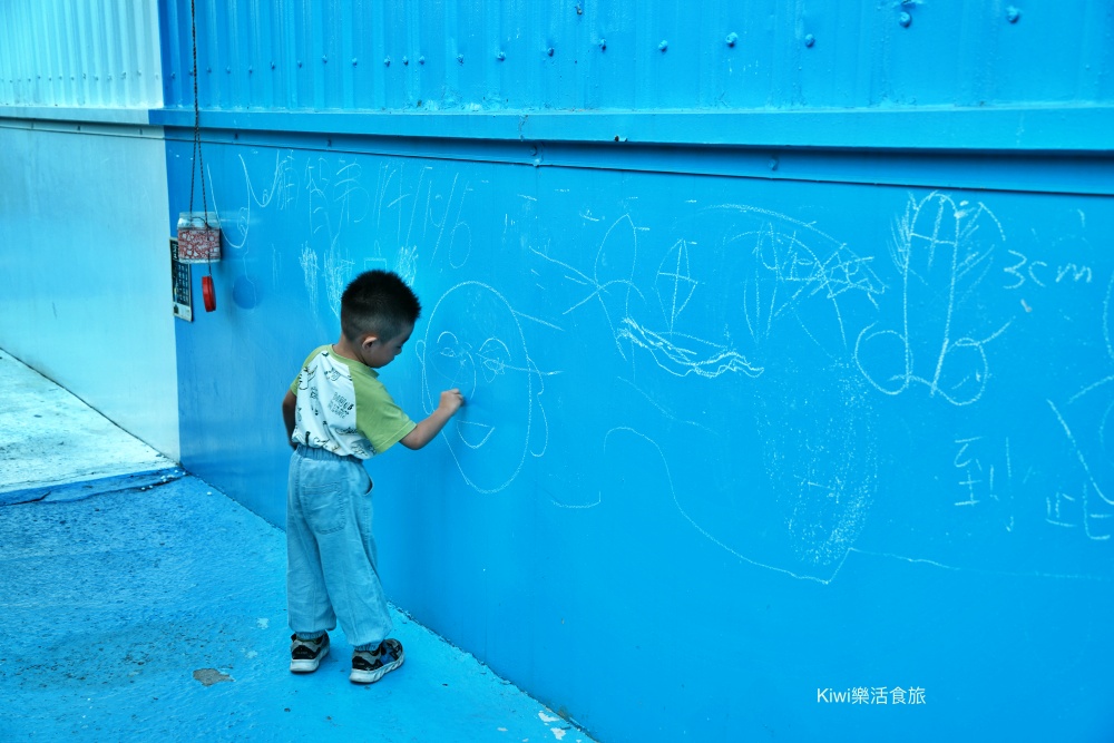 kiwi樂活食旅部落客推薦彰化鹿港緞帶王觀光工廠.彰化免費景點親子體驗DIY.夢幻緞帶隧道.童玩.互動專區.鹿港免費景點.鹿港美食