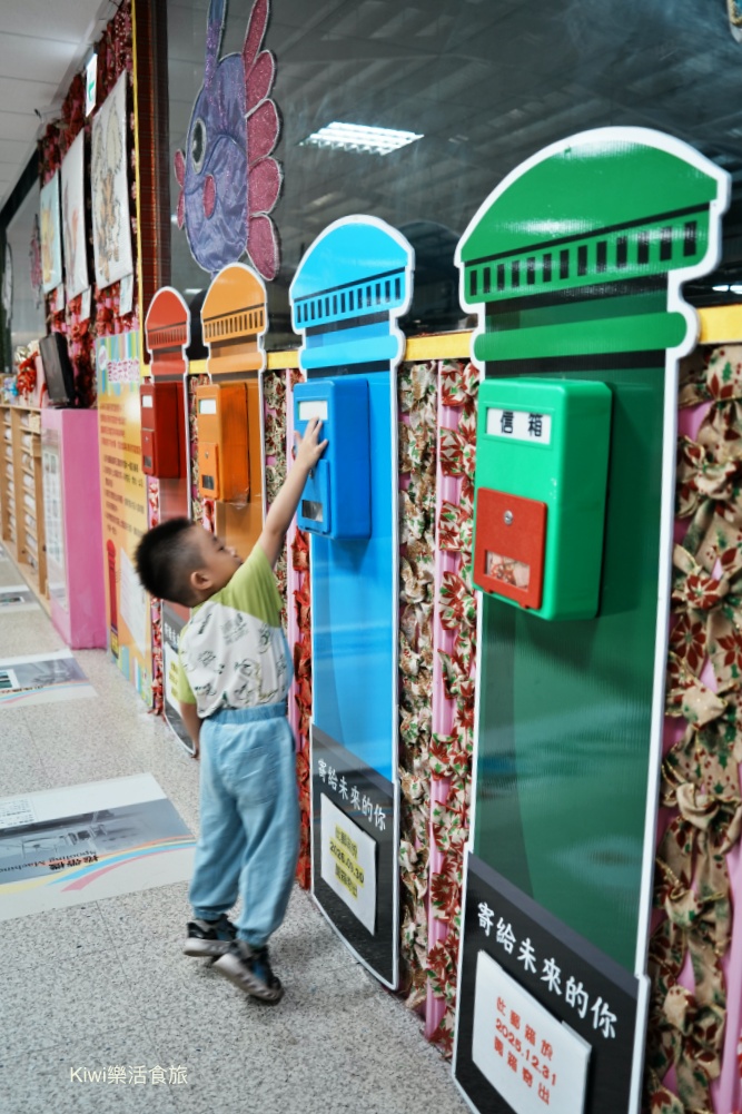 kiwi樂活食旅部落客推薦彰化鹿港緞帶王觀光工廠.彰化免費景點親子體驗DIY.夢幻緞帶隧道.童玩.互動專區.鹿港免費景點.鹿港美食