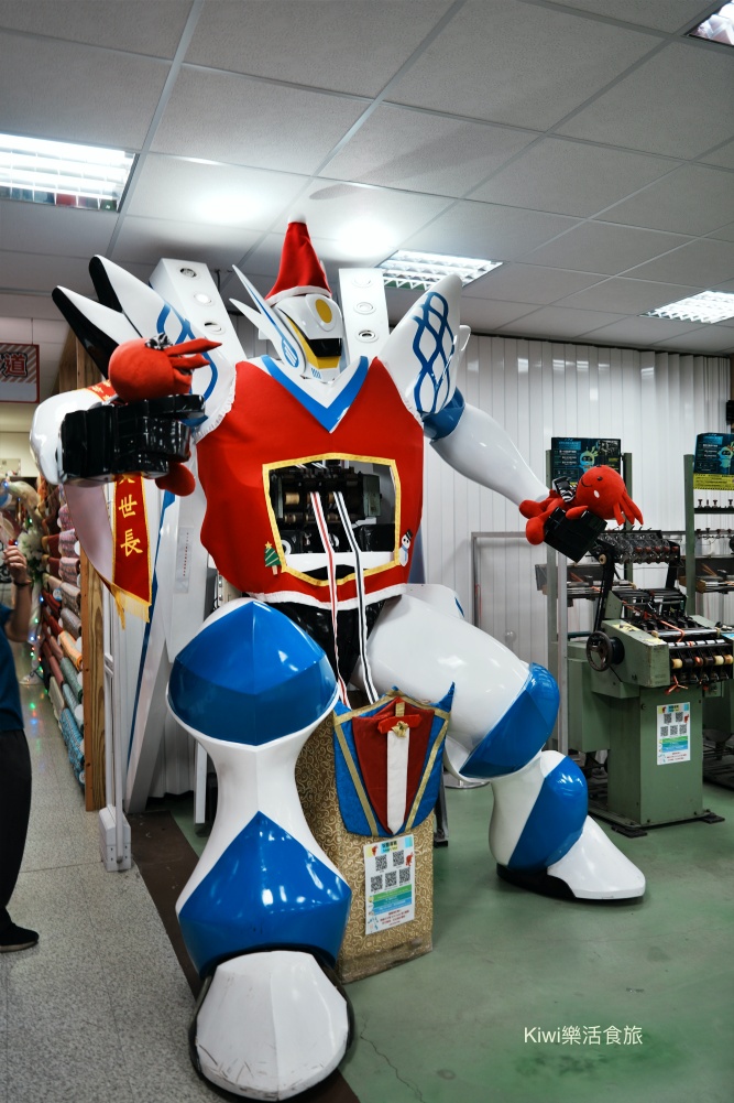 kiwi樂活食旅部落客推薦彰化鹿港緞帶王觀光工廠.彰化免費景點親子體驗DIY.夢幻緞帶隧道.童玩.互動專區.鹿港免費景點.鹿港美食