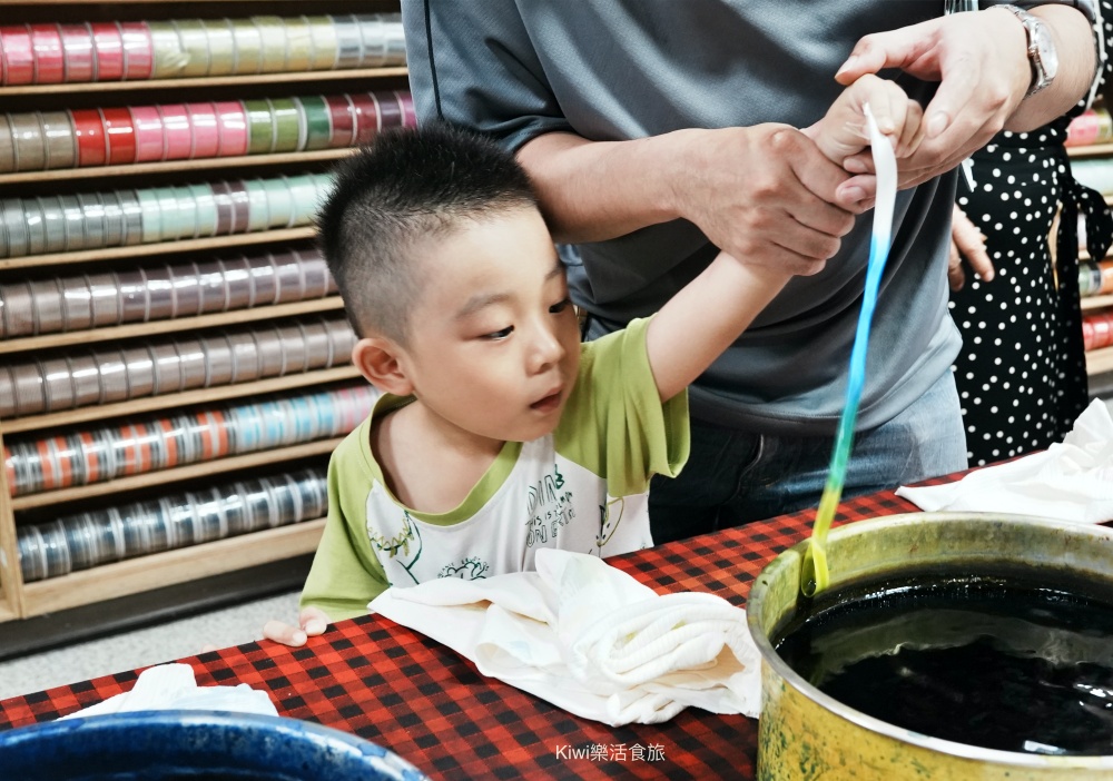 kiwi樂活食旅部落客推薦彰化鹿港緞帶王觀光工廠.彰化免費景點親子體驗DIY.夢幻緞帶隧道.童玩.互動專區.鹿港免費景點.鹿港美食