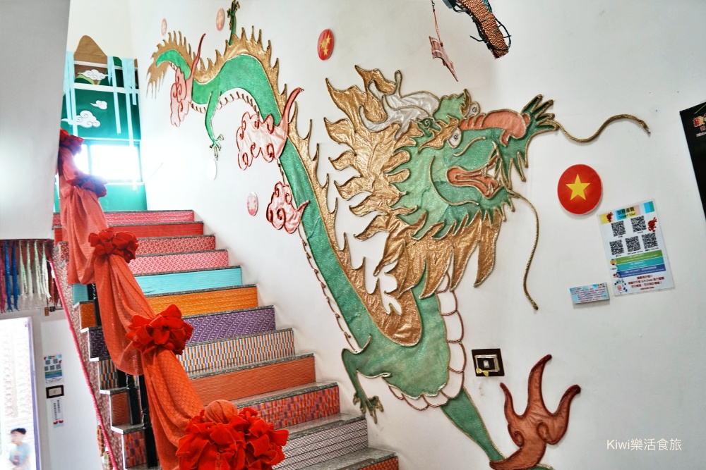 kiwi樂活食旅部落客推薦彰化鹿港緞帶王觀光工廠.彰化免費景點親子體驗DIY.夢幻緞帶隧道.童玩.互動專區.鹿港免費景點.鹿港美食