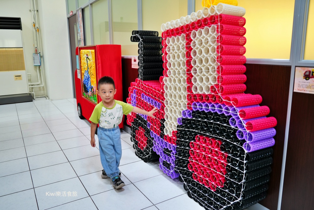 kiwi樂活食旅部落客推薦彰化鹿港緞帶王觀光工廠.彰化免費景點親子體驗DIY.夢幻緞帶隧道.童玩.互動專區.鹿港免費景點.鹿港美食