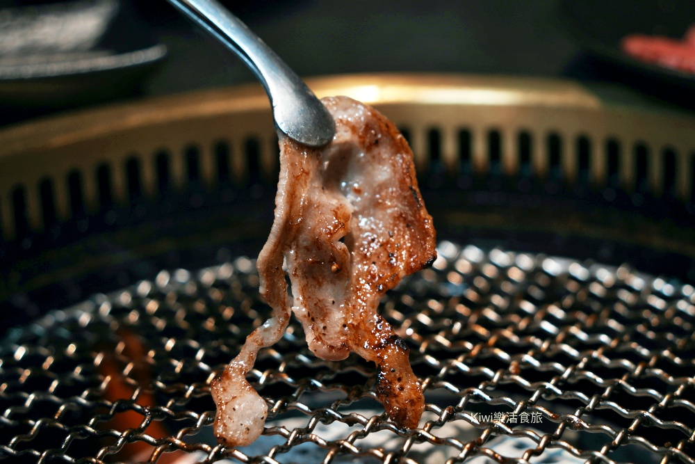kiwi樂活食旅部落客推薦彰化脂本燒肉.彰化市超強燒肉推薦30cm幻切牛舌.逸品安格斯伊比利套餐.和牛.伊比利豬.安格斯牛.彰化市燒肉推薦.彰化聚會推薦.聚會餐廳推薦.燒肉.烤肉.彰化市.超值套餐