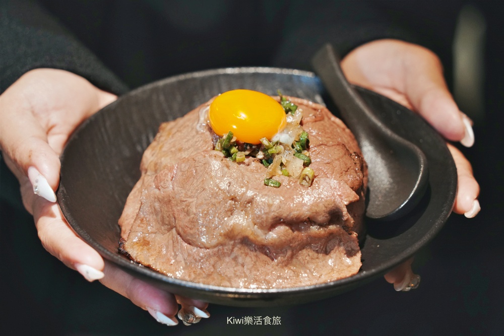 kiwi樂活食旅部落客推薦彰化脂本燒肉.彰化市超強燒肉推薦30cm幻切牛舌.逸品安格斯伊比利套餐.和牛.伊比利豬.安格斯牛.彰化市燒肉推薦.彰化聚會推薦.聚會餐廳推薦.燒肉.烤肉.彰化市.超值套餐