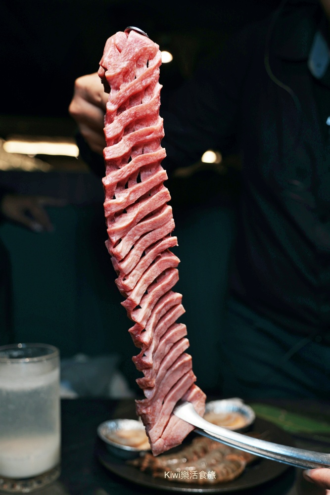 kiwi樂活食旅部落客推薦彰化脂本燒肉.彰化市超強燒肉推薦30cm幻切牛舌.逸品安格斯伊比利套餐.和牛.伊比利豬.安格斯牛.彰化市燒肉推薦.彰化聚會推薦.聚會餐廳推薦.燒肉.烤肉.彰化市.超值套餐