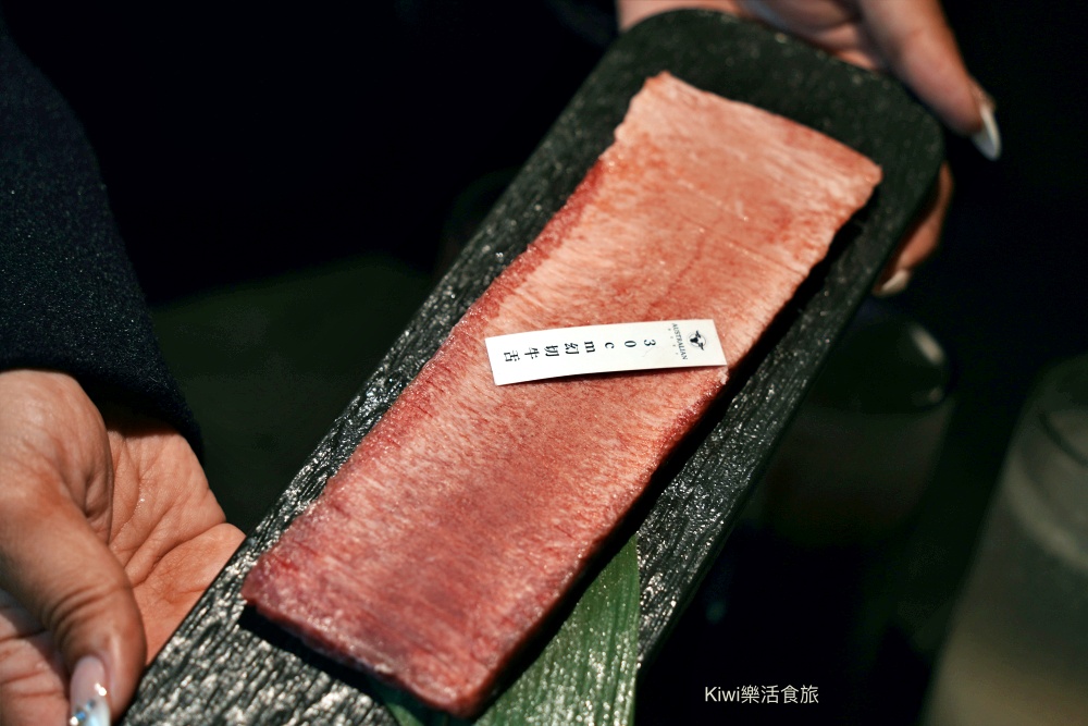 kiwi樂活食旅部落客推薦彰化脂本燒肉.彰化市超強燒肉推薦30cm幻切牛舌.逸品安格斯伊比利套餐.和牛.伊比利豬.安格斯牛.彰化市燒肉推薦.彰化聚會推薦.聚會餐廳推薦.燒肉.烤肉.彰化市.超值套餐