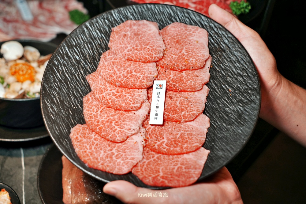 kiwi樂活食旅部落客推薦彰化脂本燒肉.彰化市超強燒肉推薦30cm幻切牛舌.逸品安格斯伊比利套餐.和牛.伊比利豬.安格斯牛.彰化市燒肉推薦.彰化聚會推薦.聚會餐廳推薦.燒肉.烤肉.彰化市.超值套餐