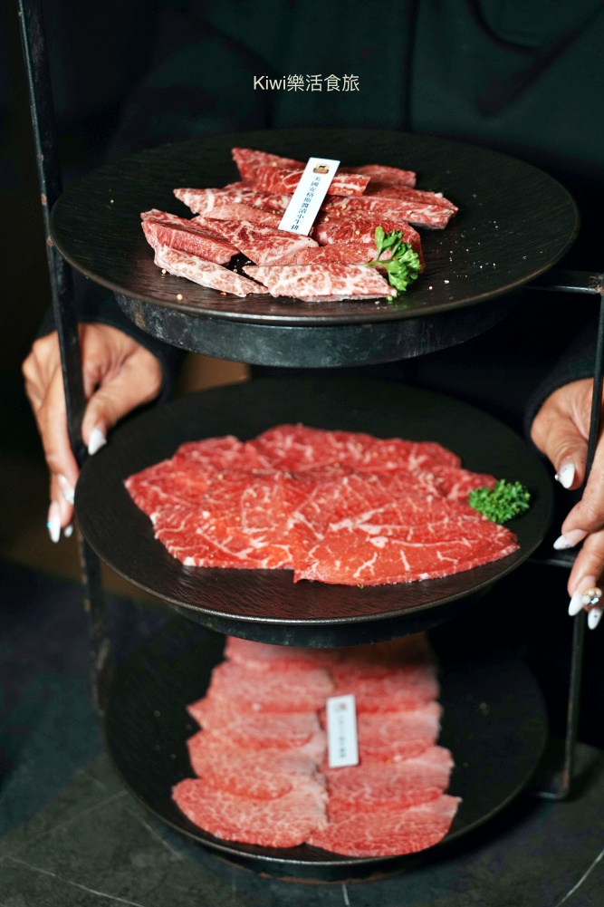 kiwi樂活食旅部落客推薦彰化脂本燒肉.彰化市超強燒肉推薦30cm幻切牛舌.逸品安格斯伊比利套餐.和牛.伊比利豬.安格斯牛.彰化市燒肉推薦.彰化聚會推薦.聚會餐廳推薦.燒肉.烤肉.彰化市.超值套餐