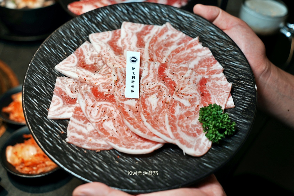 kiwi樂活食旅部落客推薦彰化脂本燒肉.彰化市超強燒肉推薦30cm幻切牛舌.逸品安格斯伊比利套餐.和牛.伊比利豬.安格斯牛.彰化市燒肉推薦.彰化聚會推薦.聚會餐廳推薦.燒肉.烤肉.彰化市.超值套餐