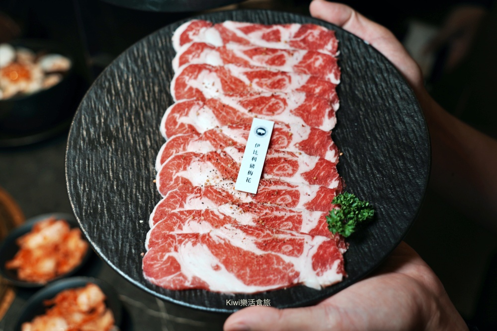 kiwi樂活食旅部落客推薦彰化脂本燒肉.彰化市超強燒肉推薦30cm幻切牛舌.逸品安格斯伊比利套餐.和牛.伊比利豬.安格斯牛.彰化市燒肉推薦.彰化聚會推薦.聚會餐廳推薦.燒肉.烤肉.彰化市.超值套餐
