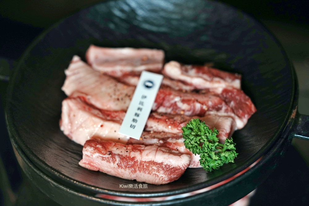 kiwi樂活食旅部落客推薦彰化脂本燒肉.彰化市超強燒肉推薦30cm幻切牛舌.逸品安格斯伊比利套餐.和牛.伊比利豬.安格斯牛.彰化市燒肉推薦.彰化聚會推薦.聚會餐廳推薦.燒肉.烤肉.彰化市.超值套餐
