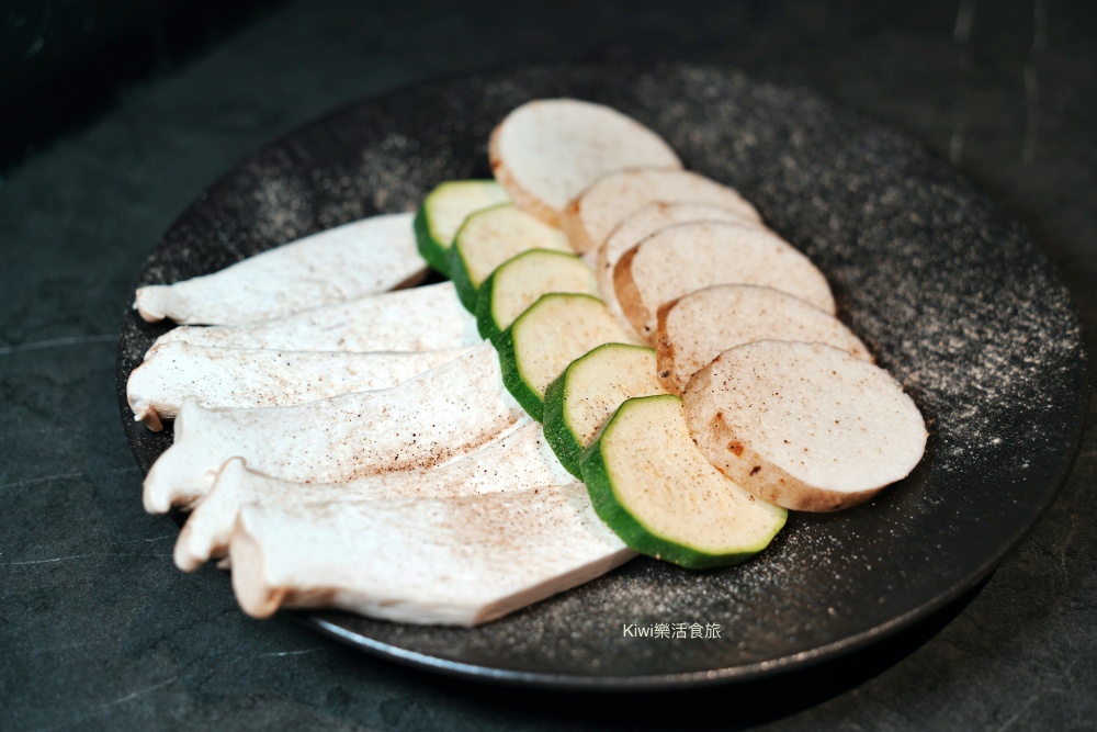 kiwi樂活食旅部落客推薦彰化脂本燒肉.彰化市超強燒肉推薦30cm幻切牛舌.逸品安格斯伊比利套餐.和牛.伊比利豬.安格斯牛.彰化市燒肉推薦.彰化聚會推薦.聚會餐廳推薦.燒肉.烤肉.彰化市.超值套餐