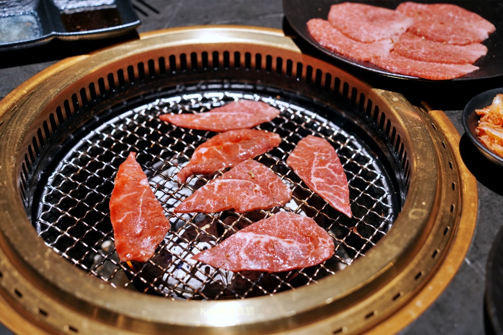 kiwi樂活食旅部落客推薦彰化脂本燒肉.彰化市超強燒肉推薦30cm幻切牛舌.逸品安格斯伊比利套餐.和牛.伊比利豬.安格斯牛.彰化市燒肉推薦.彰化聚會推薦.聚會餐廳推薦.燒肉.烤肉.彰化市.超值套餐