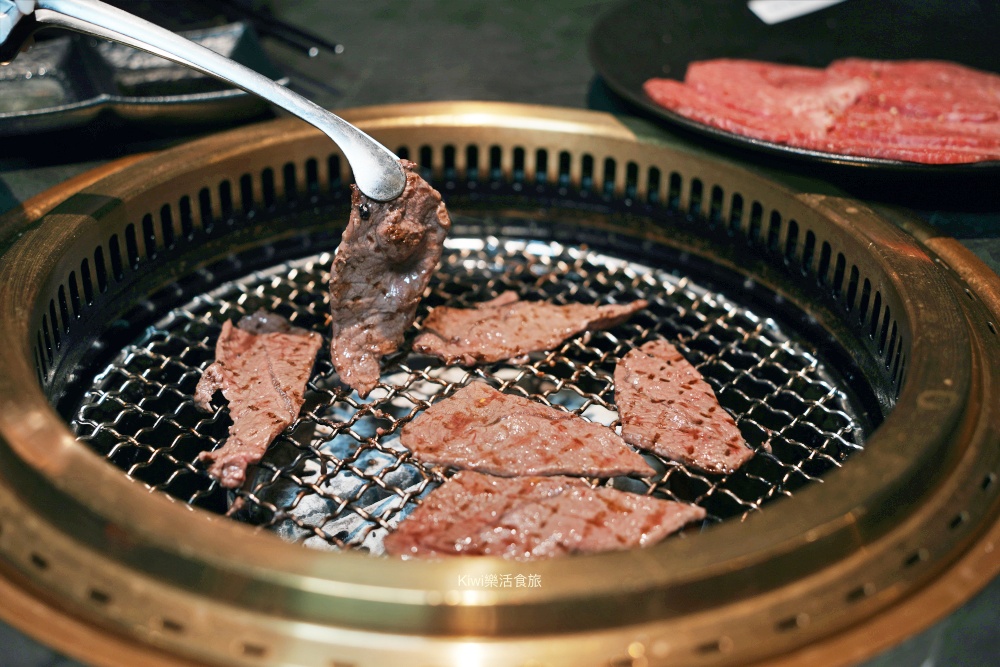 kiwi樂活食旅部落客推薦彰化脂本燒肉.彰化市超強燒肉推薦30cm幻切牛舌.逸品安格斯伊比利套餐.和牛.伊比利豬.安格斯牛.彰化市燒肉推薦.彰化聚會推薦.聚會餐廳推薦.燒肉.烤肉.彰化市.超值套餐