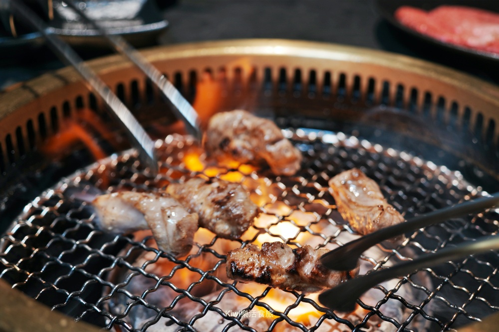 kiwi樂活食旅部落客推薦彰化脂本燒肉.彰化市超強燒肉推薦30cm幻切牛舌.逸品安格斯伊比利套餐.和牛.伊比利豬.安格斯牛.彰化市燒肉推薦.彰化聚會推薦.聚會餐廳推薦.燒肉.烤肉.彰化市.超值套餐