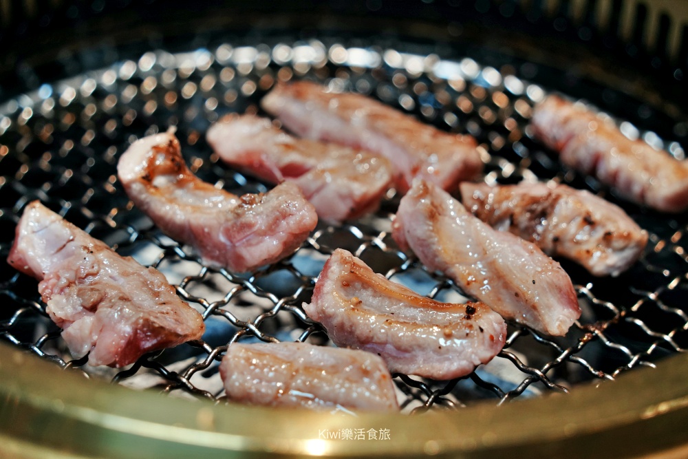 kiwi樂活食旅部落客推薦彰化脂本燒肉.彰化市超強燒肉推薦30cm幻切牛舌.逸品安格斯伊比利套餐.和牛.伊比利豬.安格斯牛.彰化市燒肉推薦.彰化聚會推薦.聚會餐廳推薦.燒肉.烤肉.彰化市.超值套餐