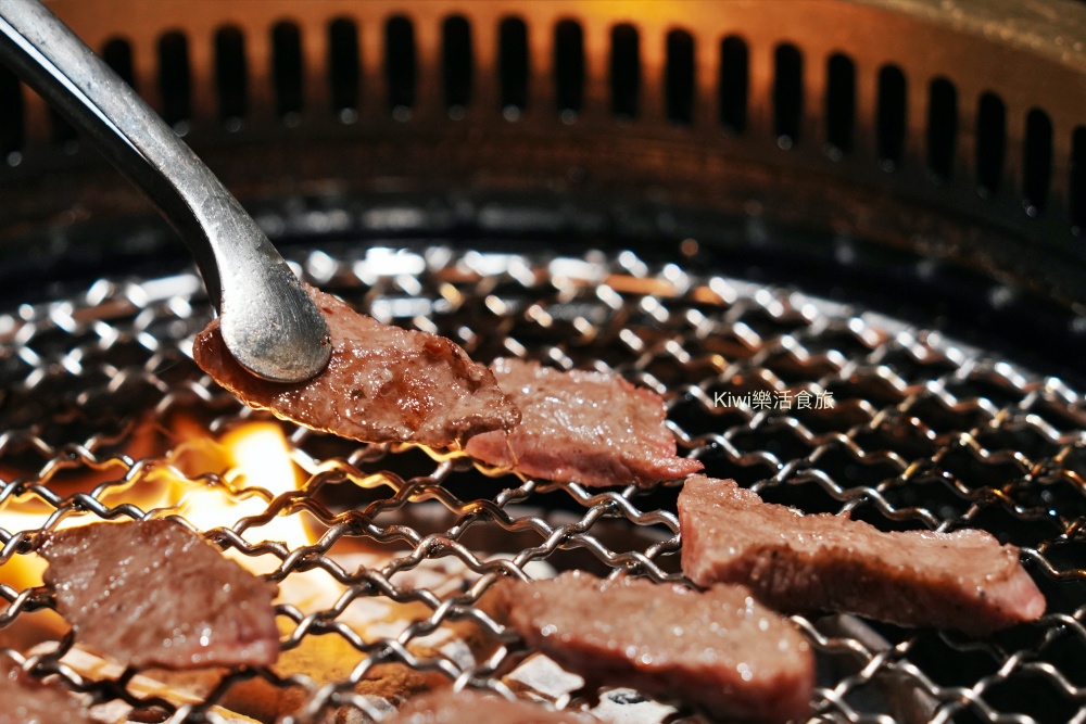 kiwi樂活食旅部落客推薦彰化脂本燒肉.彰化市超強燒肉推薦30cm幻切牛舌.逸品安格斯伊比利套餐.和牛.伊比利豬.安格斯牛.彰化市燒肉推薦.彰化聚會推薦.聚會餐廳推薦.燒肉.烤肉.彰化市.超值套餐