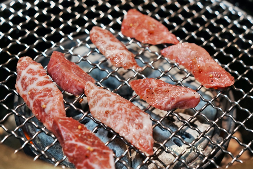 kiwi樂活食旅部落客推薦彰化脂本燒肉.彰化市超強燒肉推薦30cm幻切牛舌.逸品安格斯伊比利套餐.和牛.伊比利豬.安格斯牛.彰化市燒肉推薦.彰化聚會推薦.聚會餐廳推薦.燒肉.烤肉.彰化市.超值套餐
