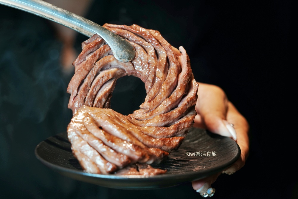 kiwi樂活食旅部落客推薦彰化脂本燒肉.彰化市超強燒肉推薦30cm幻切牛舌.逸品安格斯伊比利套餐.和牛.伊比利豬.安格斯牛.彰化市燒肉推薦.彰化聚會推薦.聚會餐廳推薦.燒肉.烤肉.彰化市.超值套餐