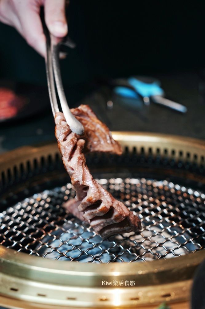 kiwi樂活食旅部落客推薦彰化脂本燒肉.彰化市超強燒肉推薦30cm幻切牛舌.逸品安格斯伊比利套餐.和牛.伊比利豬.安格斯牛.彰化市燒肉推薦.彰化聚會推薦.聚會餐廳推薦.燒肉.烤肉.彰化市.超值套餐