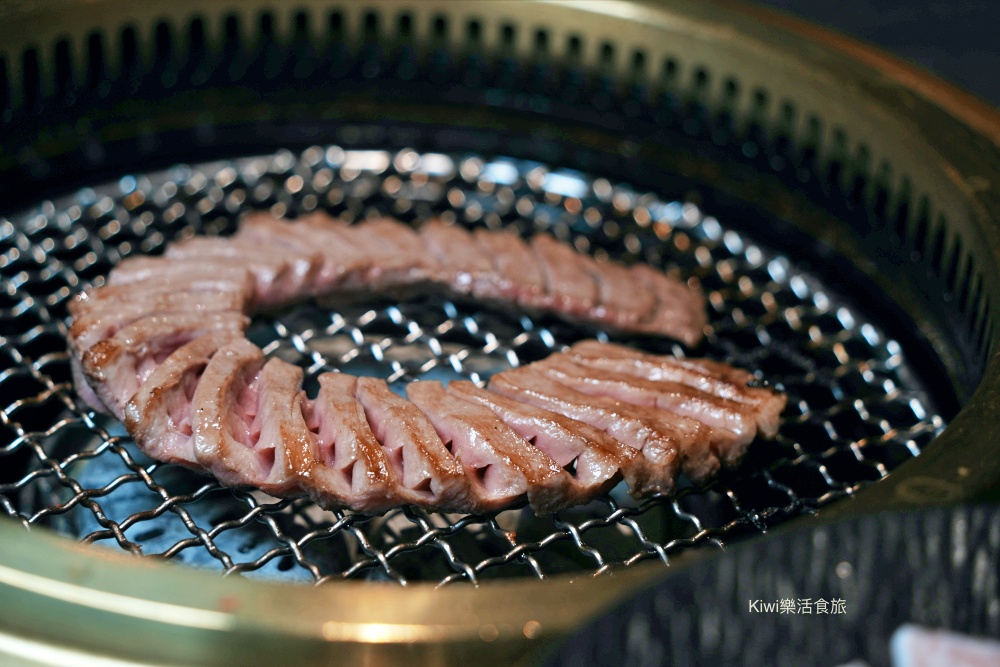 kiwi樂活食旅部落客推薦彰化脂本燒肉.彰化市超強燒肉推薦30cm幻切牛舌.逸品安格斯伊比利套餐.和牛.伊比利豬.安格斯牛.彰化市燒肉推薦.彰化聚會推薦.聚會餐廳推薦.燒肉.烤肉.彰化市.超值套餐