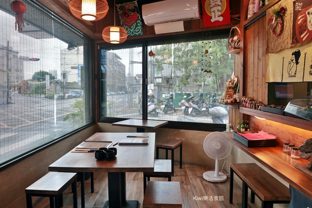 kiwi樂活食旅部落客推薦彰化市美食豬舍食堂燒烤定食.日式定食溫馨小店.彰化市後火車站周邊美食.扇形車庫.戶羽機關周邊美食.彰化聚會餐廳.彰化市定食