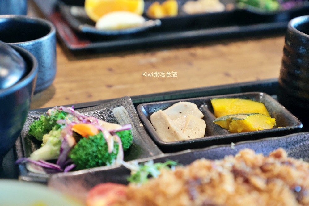 kiwi樂活食旅部落客推薦彰化市美食豬舍食堂燒烤定食.日式定食溫馨小店.彰化市後火車站周邊美食.扇形車庫.戶羽機關周邊美食.彰化聚會餐廳.彰化市定食