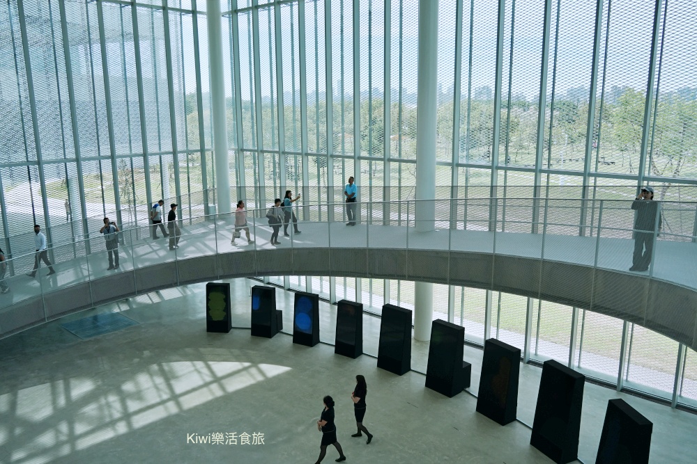 台中西屯一日遊｜綠美圖美到像雲朵！必拍網美景點、西屯綠圖書館攻略，晚上再衝逢甲美食吃個夠！