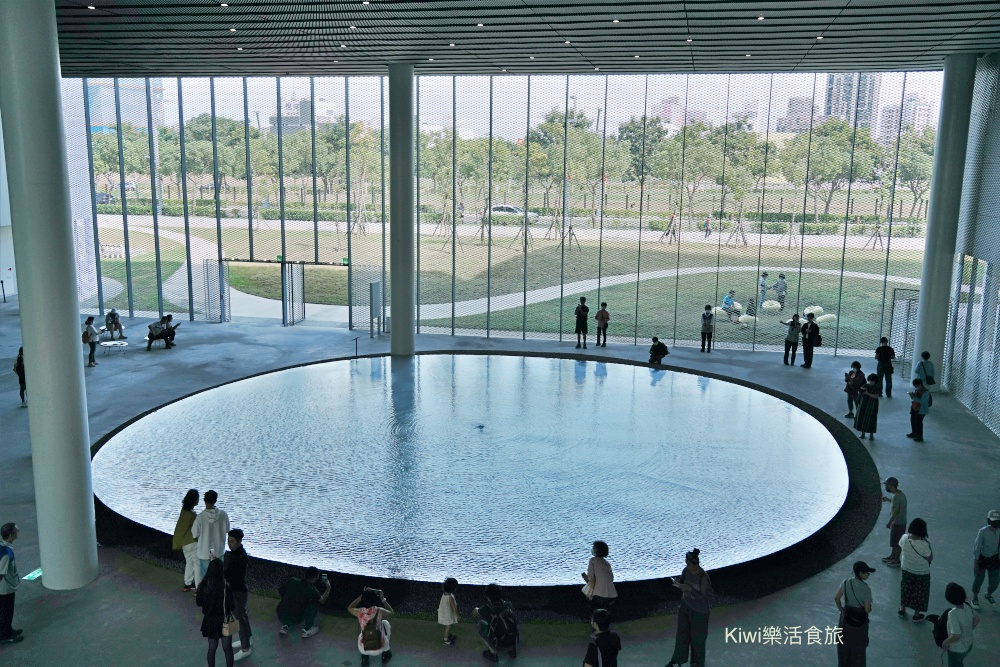 台中西屯一日遊｜綠美圖美到像雲朵！必拍網美景點、西屯綠圖書館攻略，晚上再衝逢甲美食吃個夠！