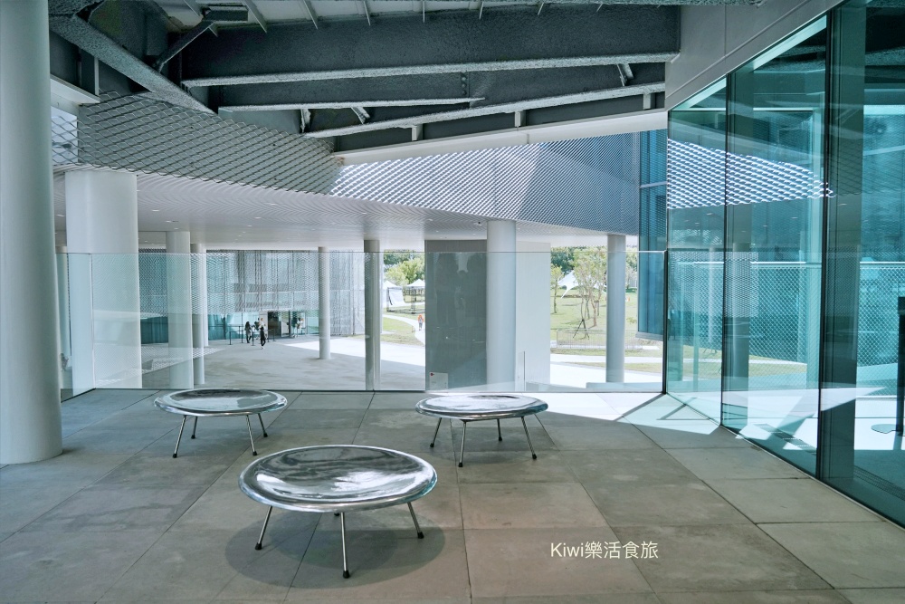 台中西屯一日遊｜綠美圖美到像雲朵！必拍網美景點、西屯綠圖書館攻略，晚上再衝逢甲美食吃個夠！