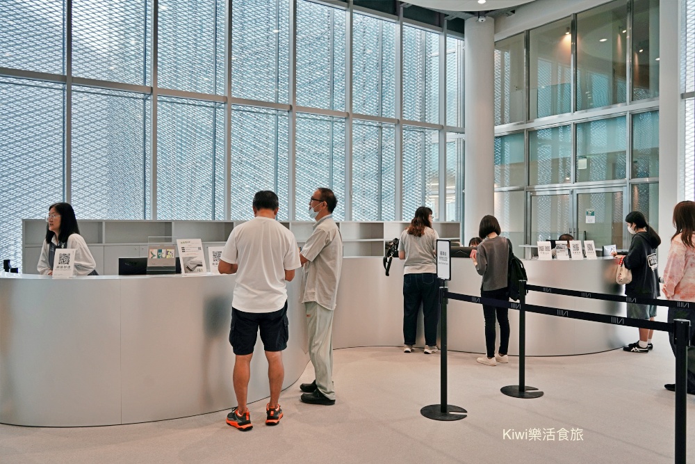 台中西屯一日遊｜綠美圖美到像雲朵！必拍網美景點、西屯綠圖書館攻略，晚上再衝逢甲美食吃個夠！