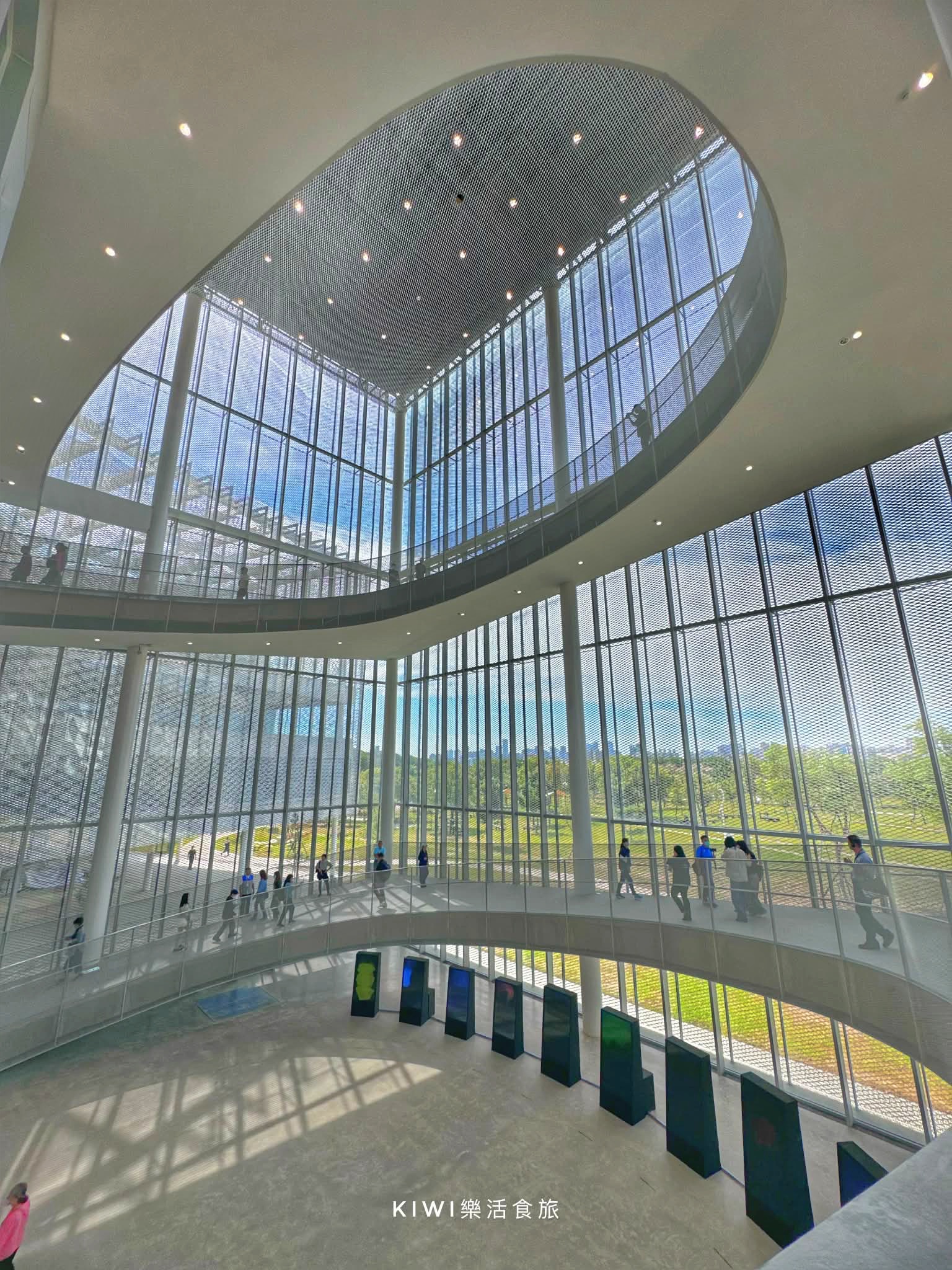 台中西屯一日遊｜綠美圖美到像雲朵！必拍網美景點、西屯綠圖書館攻略，晚上再衝逢甲美食吃個夠！