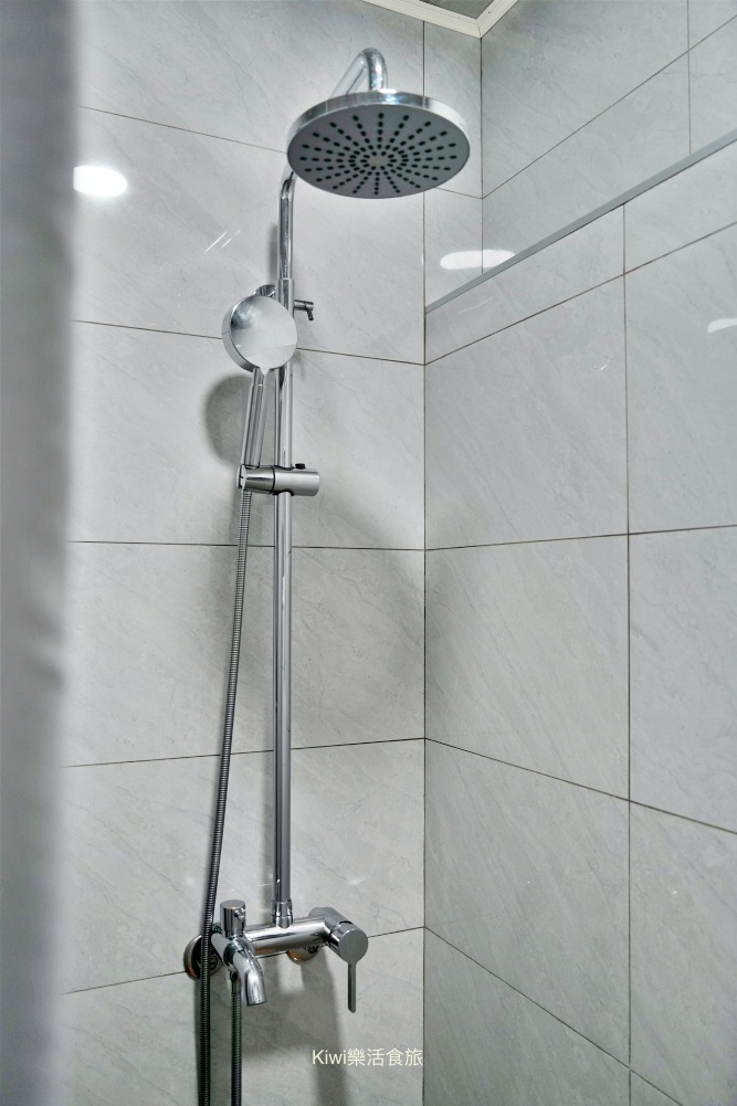 台南住宿推薦馬路楊宿屋｜台南中西區Maru Yang馬路楊宿屋，鄰近台南眾多銅板小吃，夜晚不無聊！