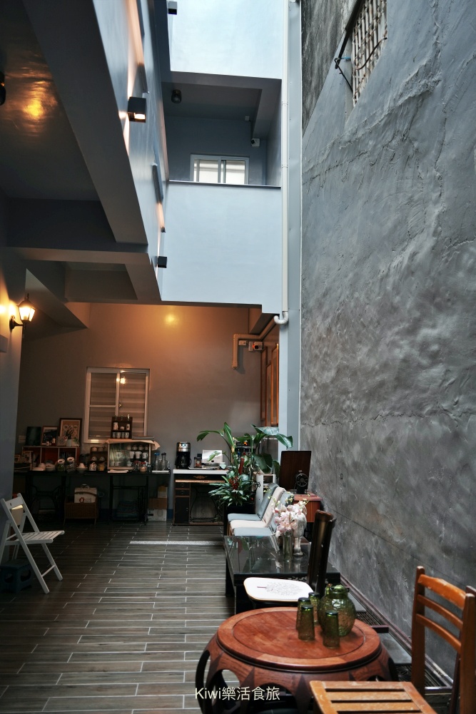 台南住宿推薦馬路楊宿屋｜台南中西區Maru Yang馬路楊宿屋，鄰近台南眾多銅板小吃，夜晚不無聊！