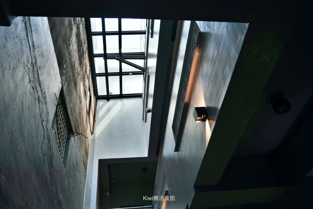 台南住宿推薦馬路楊宿屋｜台南中西區Maru Yang馬路楊宿屋，鄰近台南眾多銅板小吃，夜晚不無聊！