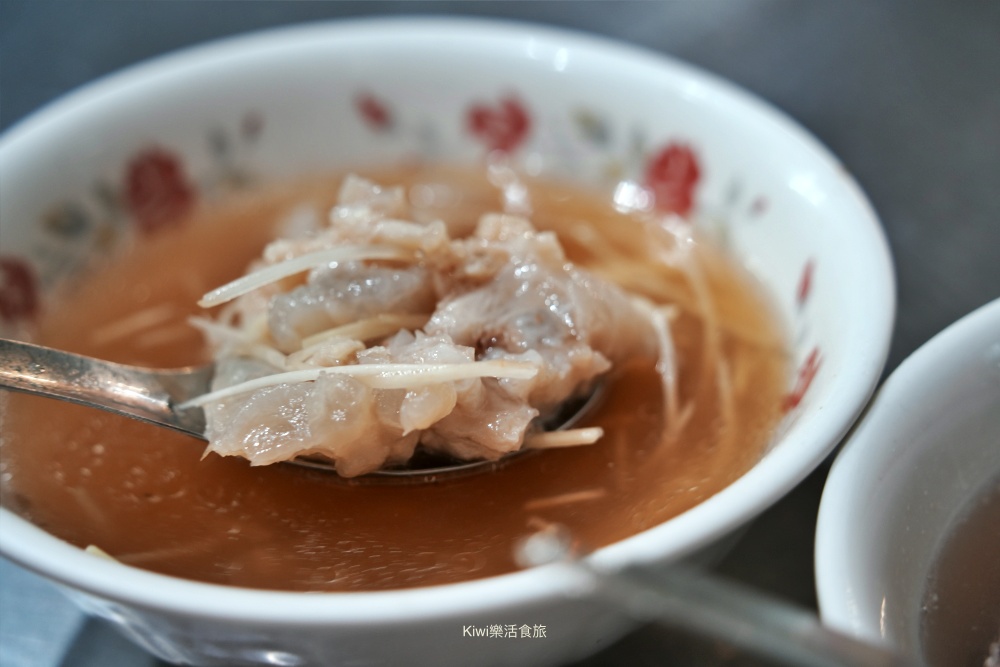 台南美食|石精臼牛肉湯推薦必吃中西區宵夜,老字號鮮甜溫體牛 kiwi樂活食旅部落客推薦台南美食, 台南牛肉湯推薦, 石精臼牛肉湯, 台南老字號, 台南宵夜, 台南必吃, 台南旅遊, 中西區美食, 溫體牛肉湯, 台南在地小吃