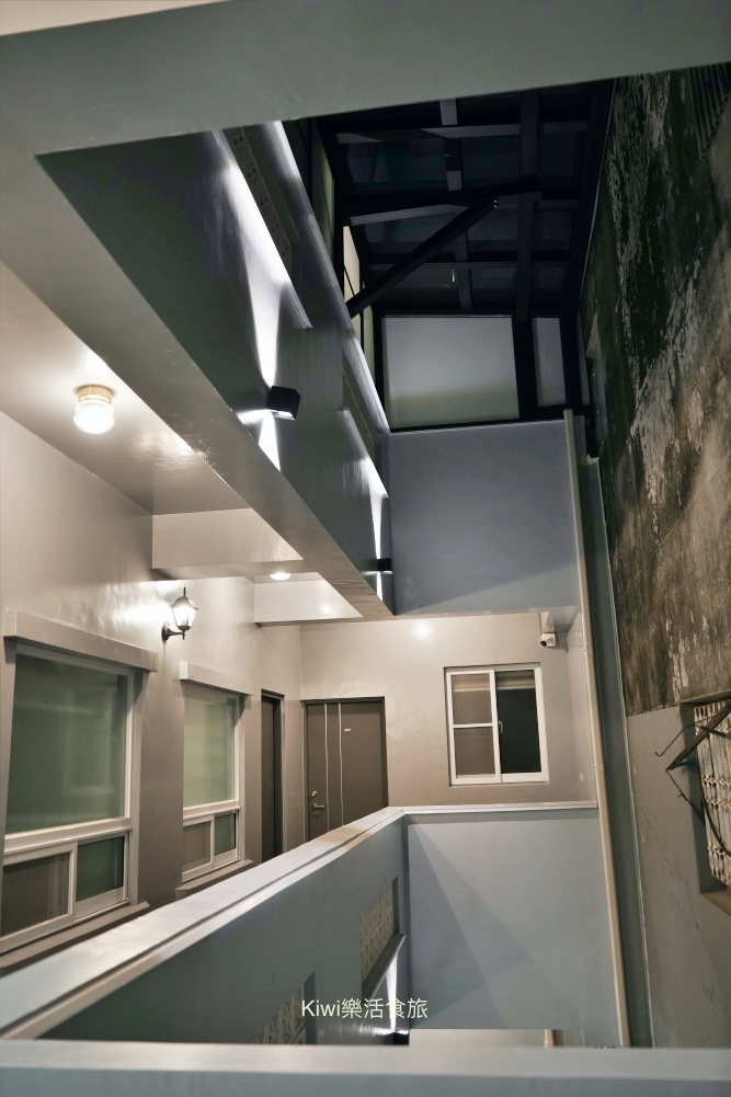 台南住宿推薦馬路楊宿屋｜台南中西區Maru Yang馬路楊宿屋，鄰近台南眾多銅板小吃，夜晚不無聊！