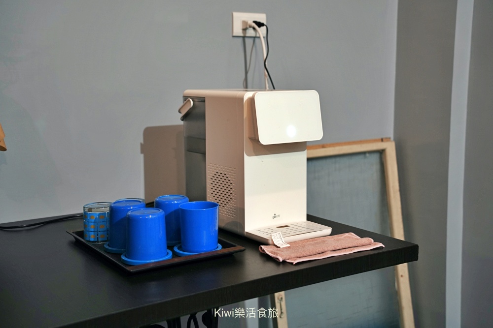 台南住宿推薦馬路楊宿屋｜台南中西區Maru Yang馬路楊宿屋，鄰近台南眾多銅板小吃，夜晚不無聊！