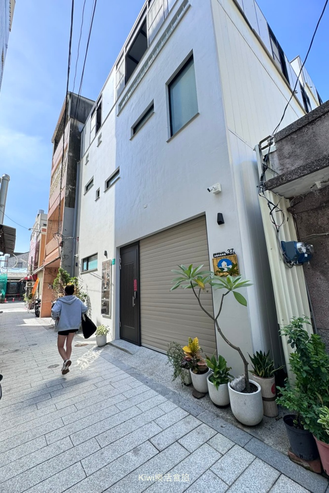 台南住宿推薦馬路楊宿屋｜台南中西區Maru Yang馬路楊宿屋，鄰近台南眾多銅板小吃，夜晚不無聊！