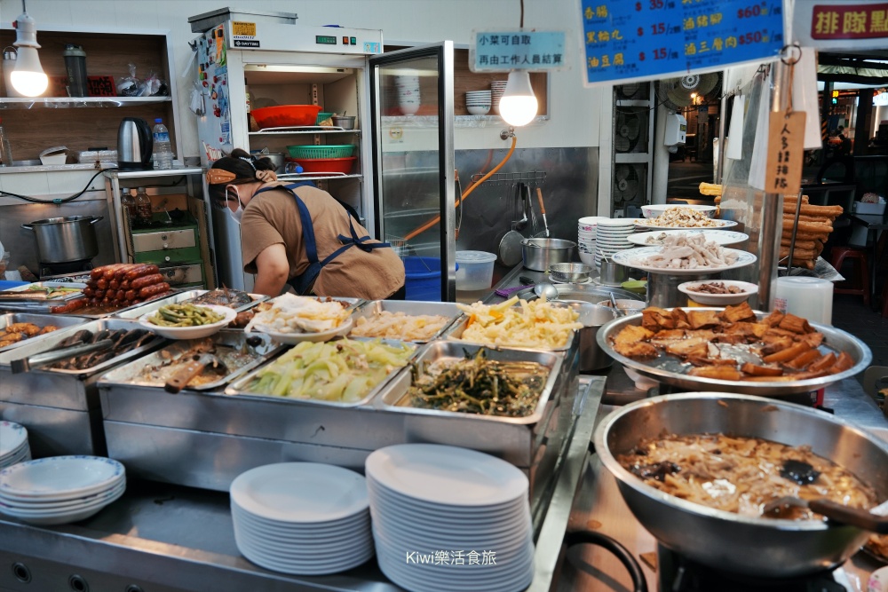 台南美食|悅津鹹粥推薦24小時營業必吃中西區宵夜老字號 kiwi樂活食旅部落客推薦台南美食, 悅津鹹粥, 台南早餐, 國華街美食, 台南宵夜, 台南鹹粥, 虱目魚鹹粥, 在地人推薦, 台南小吃, 24小時美食